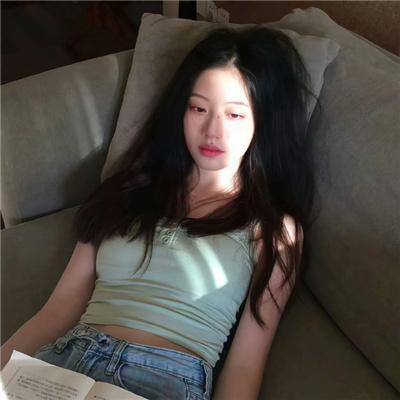 向月亮祈祷的小丑